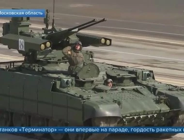 Terminator: Το BMPT στην παρέλαση και στις δοκιμές (βίντεο)